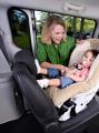 До скольки лет необходимо детское кресло в автомобиль До скольки лет возят детей в кресле